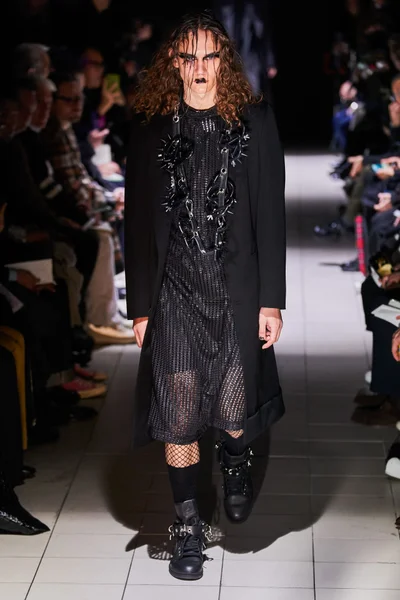 Look 18